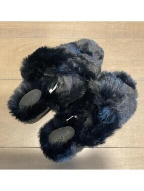 NWOT Cat & Jack Girls Black Faux Furry Fuzzy Slippers Size M(2-3)
